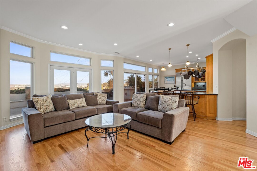 8261 Rees St Playa Del Rey CA