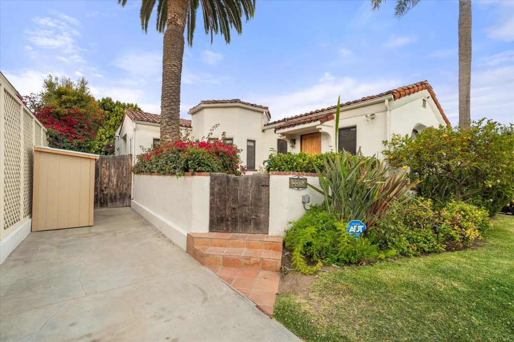 2214 Parnell Ave