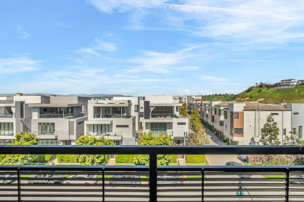 5837 Village Dr #5 Los Angeles CA 90094