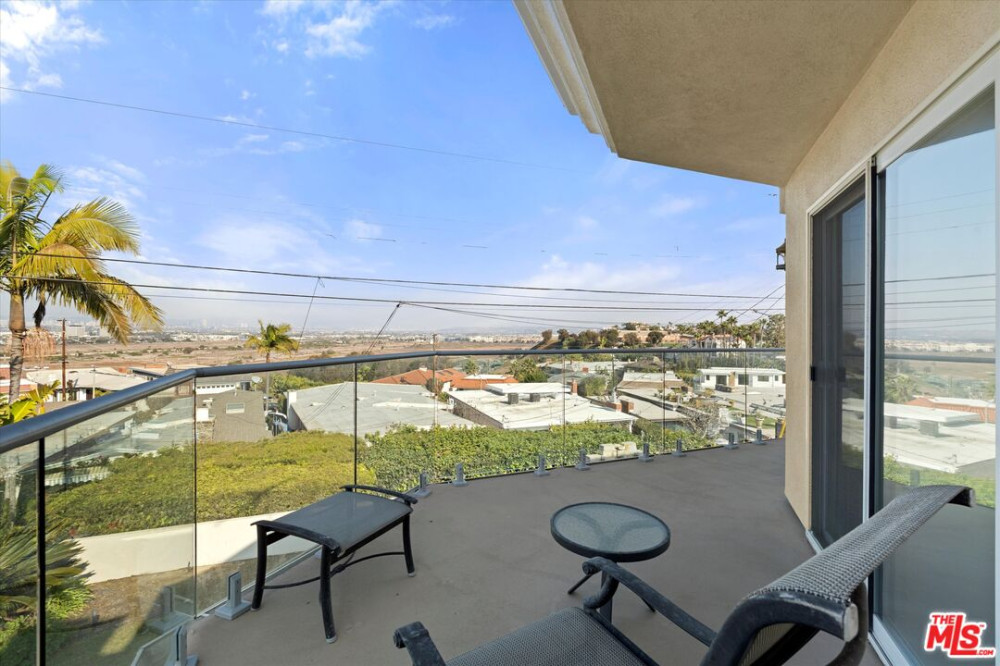 8261 Rees St Playa Del Rey CA