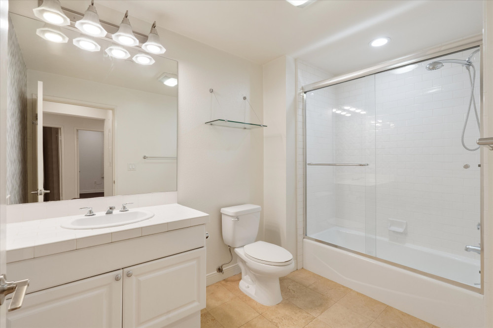 5625 Crescent Park #125 Playa Vista CA 90094