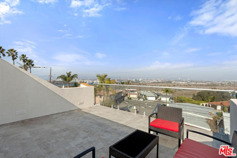8261 Rees St Playa Del Rey CA