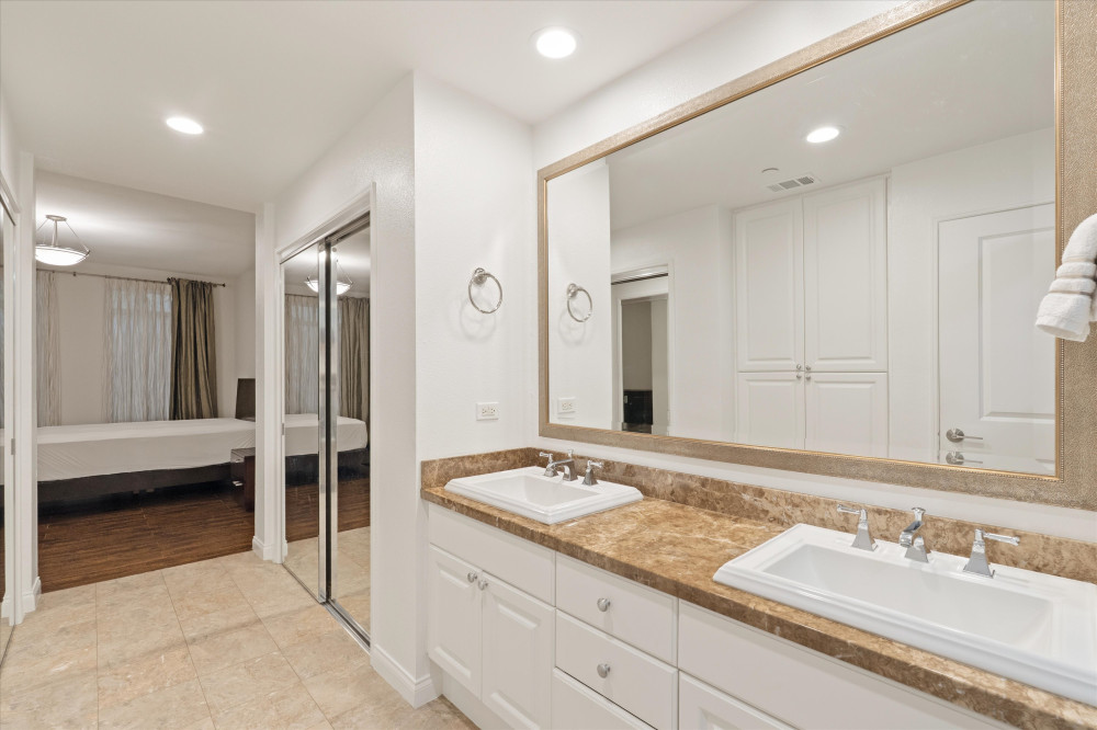 5625 Crescent Park #125 Playa Vista CA 90094